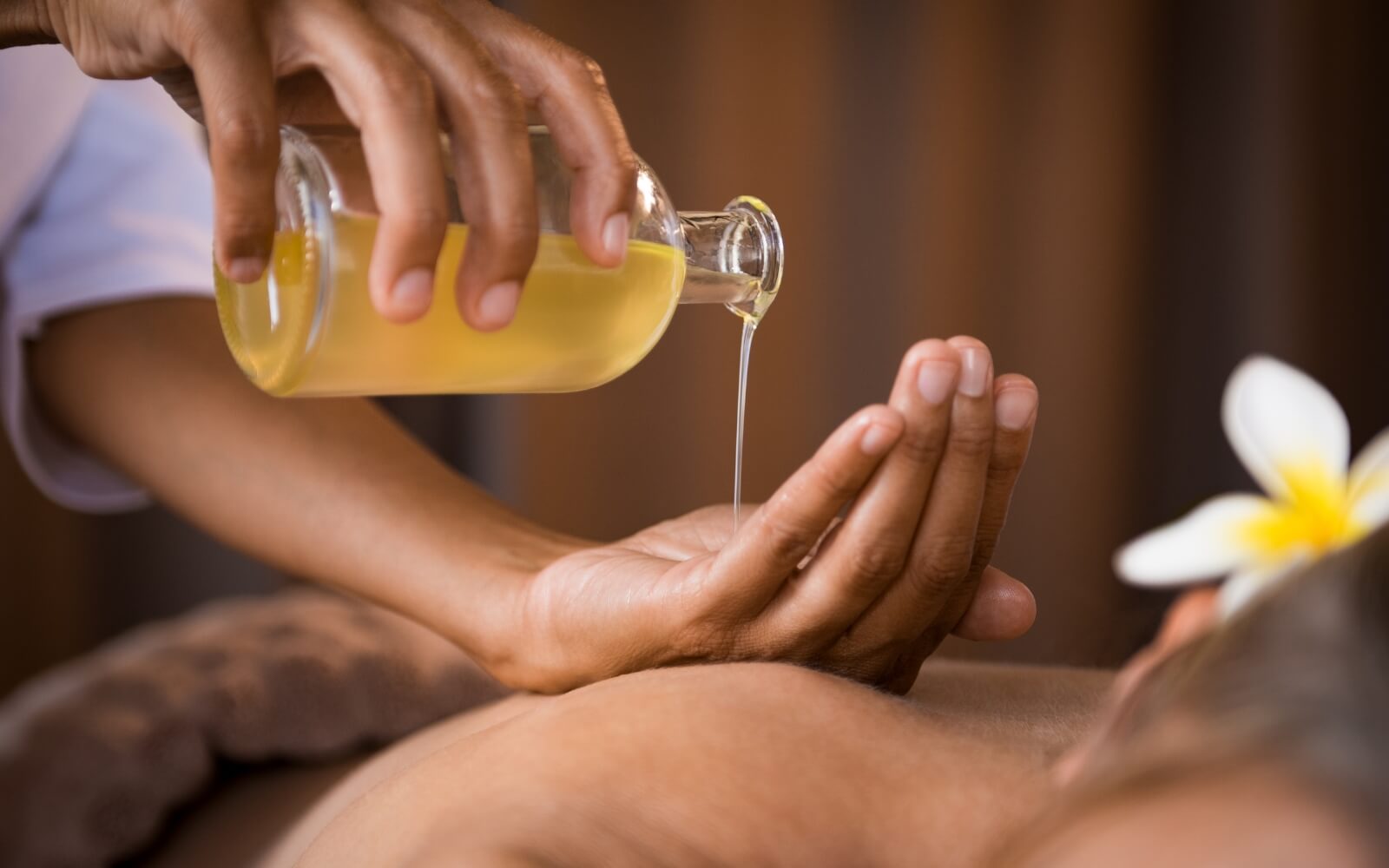 Illóolajok és az aromaterápia a mozgásszervi betegségek kezelésében HerbaTherapy